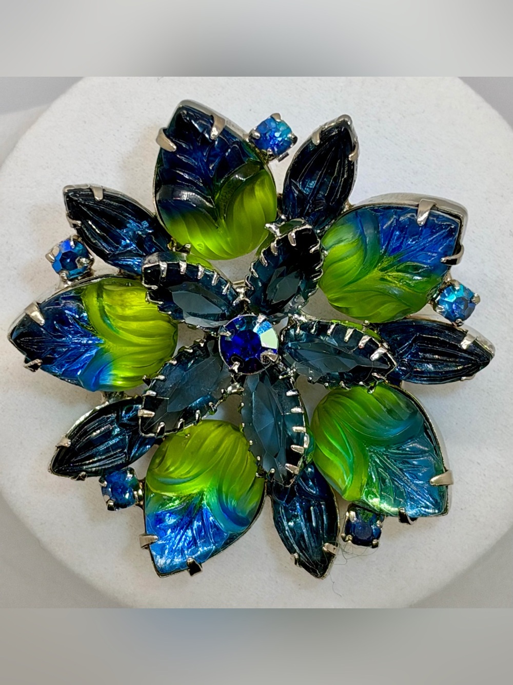 Brooch in Blue and Green Givre and Molded Glass